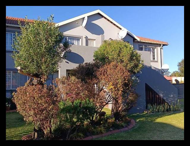 2 BEDROOM TOWNHOUSE FOR SALE IN GLEN MARAIS